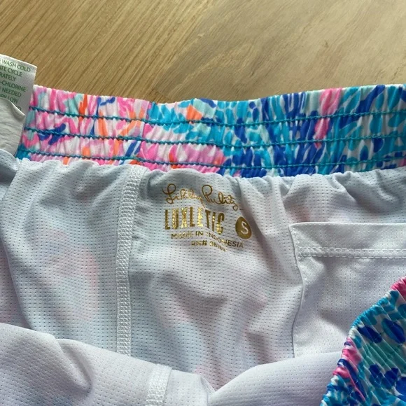 Lilly Pulitzer Luxletic Shorts. Small: - Picture 4 of 5